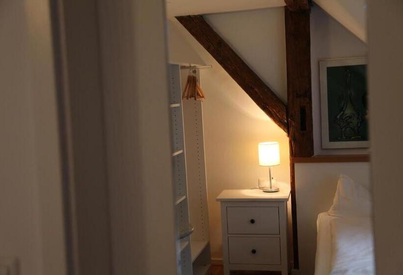 Отель Bacchus Wine & Bites