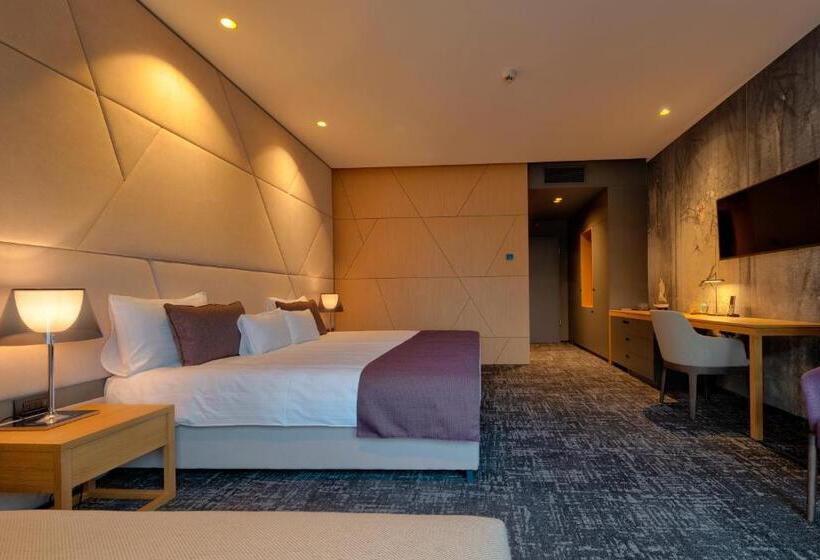 Donautica Hotel & Restaurant