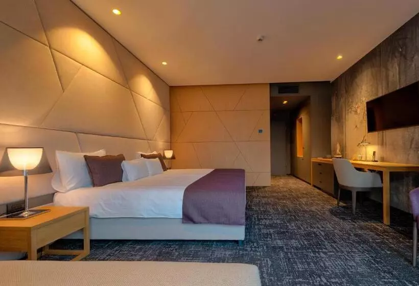 Donautica Hotel & Restaurant