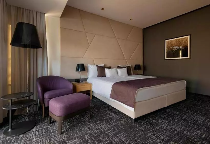 Donautica Hotel & Restaurant