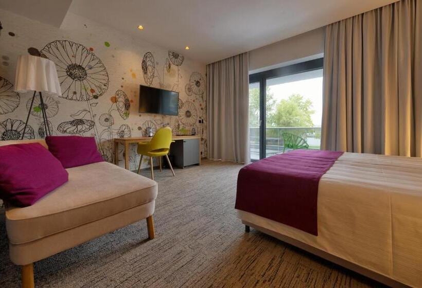 Donautica Hotel & Restaurant