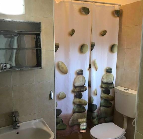 تختخواب و صبحانه Hanna Azar