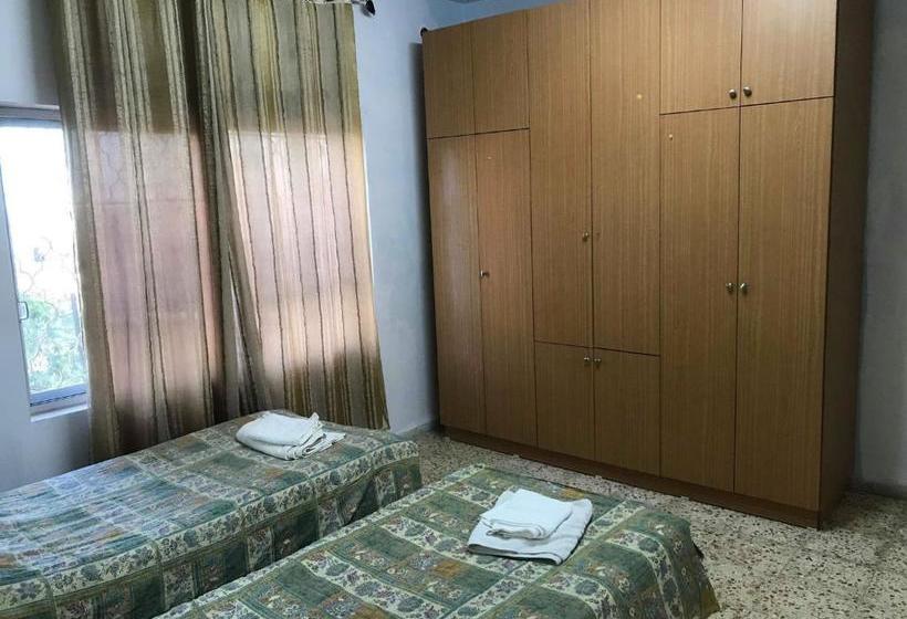 تختخواب و صبحانه Hanna Azar