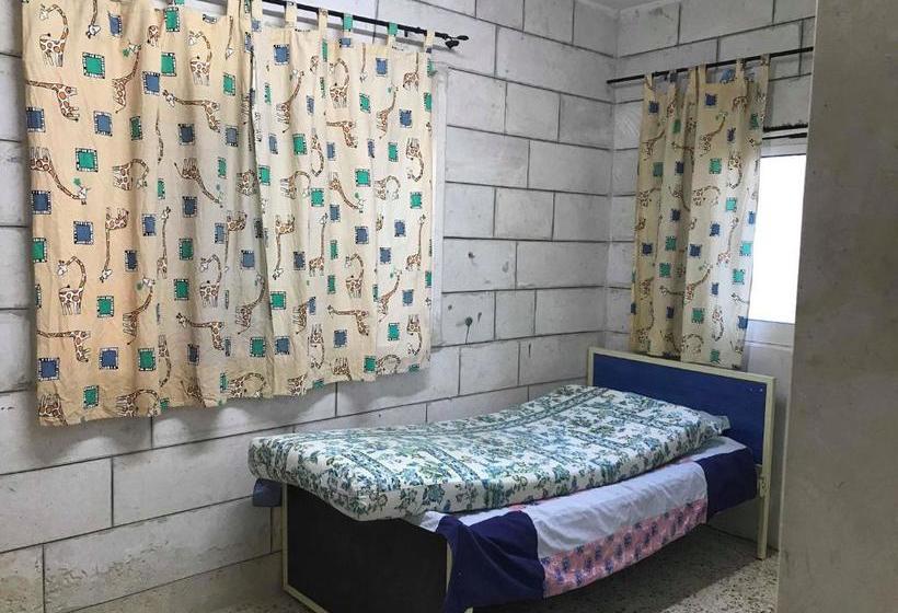 تختخواب و صبحانه Hanna Azar