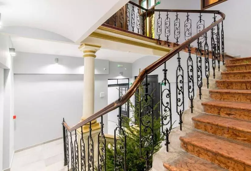 پانسیون Lanterna Rooms City Center