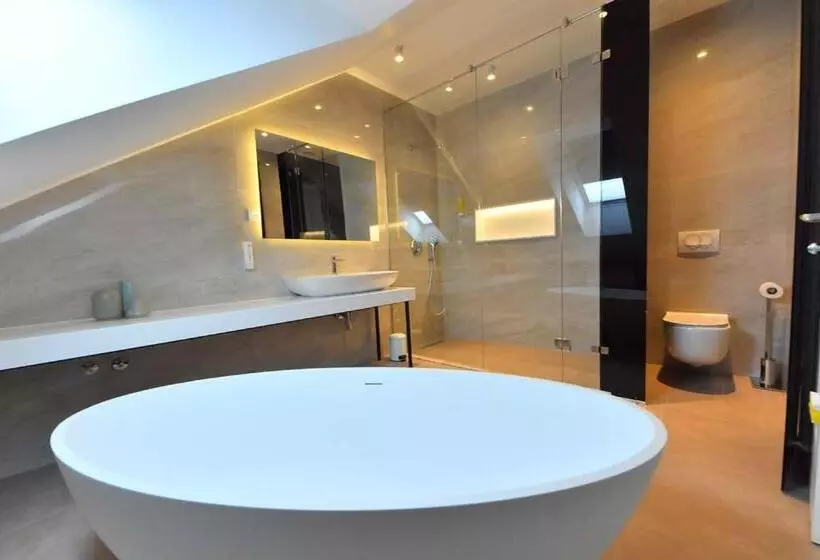 پانسیون Lanterna Rooms City Center