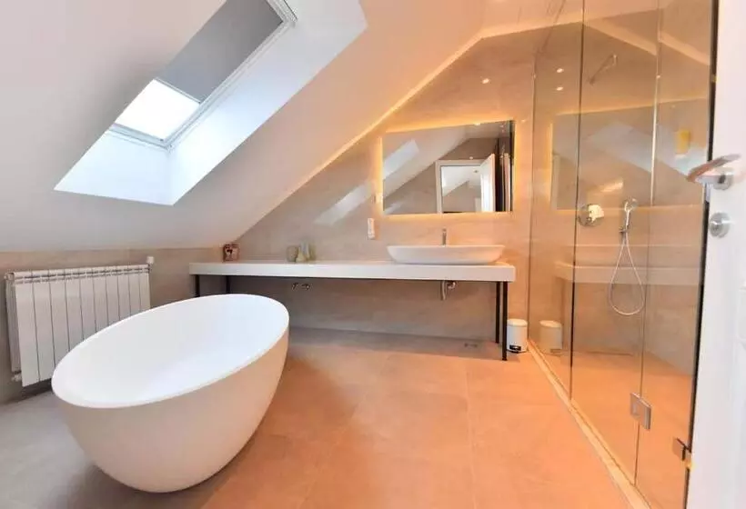 پانسیون Lanterna Rooms City Center
