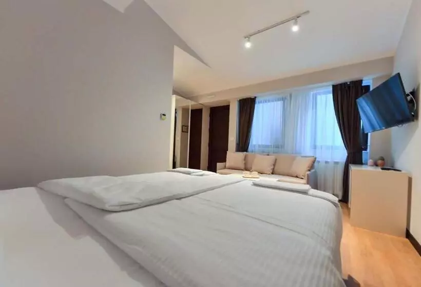پانسیون Lanterna Rooms City Center