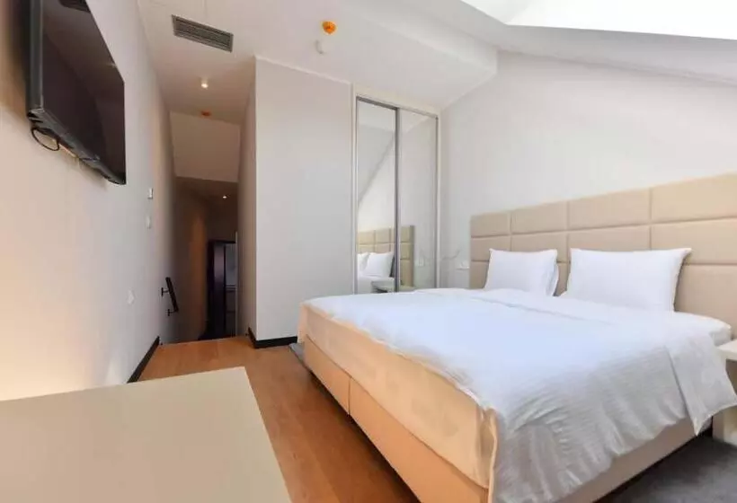 پانسیون Lanterna Rooms City Center
