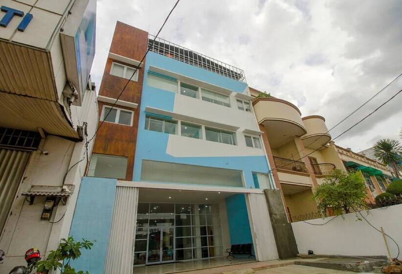 פנסיון Reddoorz Plus @ Catania Soma Rajawali