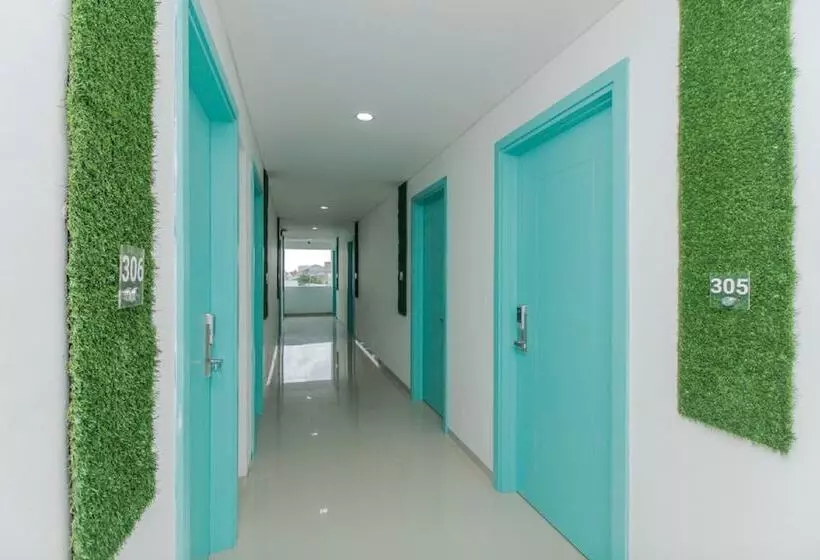 ペンション Reddoorz Plus @ Catania Soma Rajawali