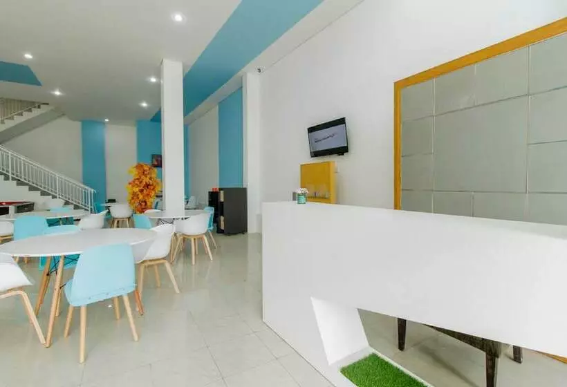 ペンション Reddoorz Plus @ Catania Soma Rajawali