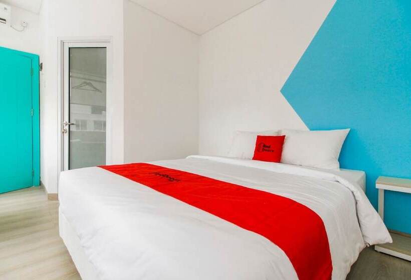 פנסיון Reddoorz Plus @ Catania Soma Rajawali