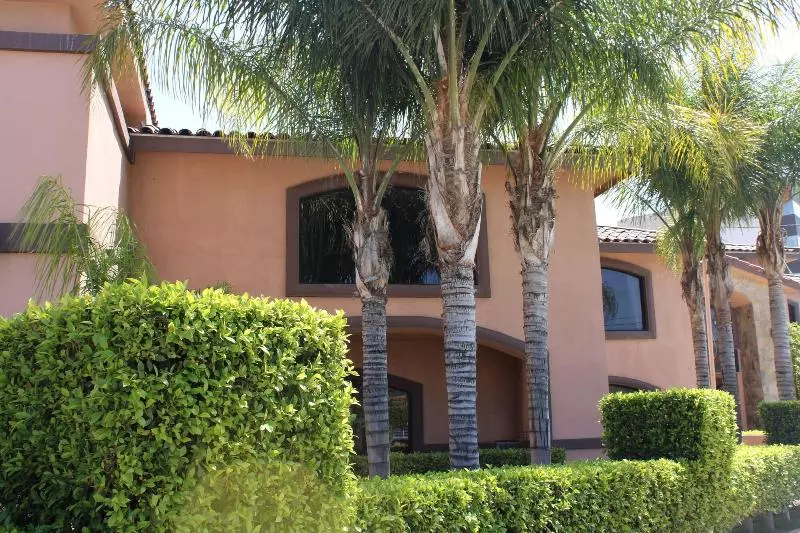 Hotelli Estancia Inn