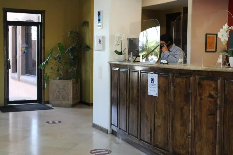 Hotelli Estancia Inn