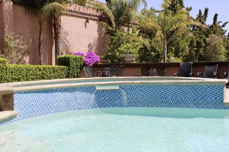 Hotelli Estancia Inn