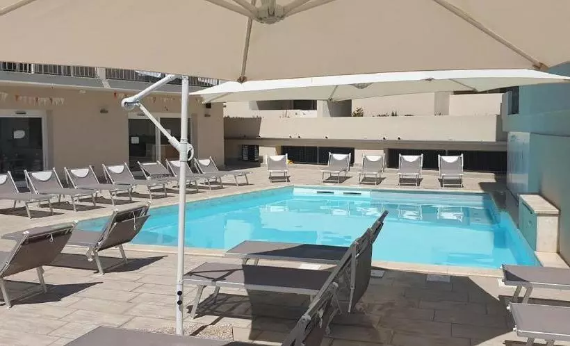 La Contessa Pool & Sea View