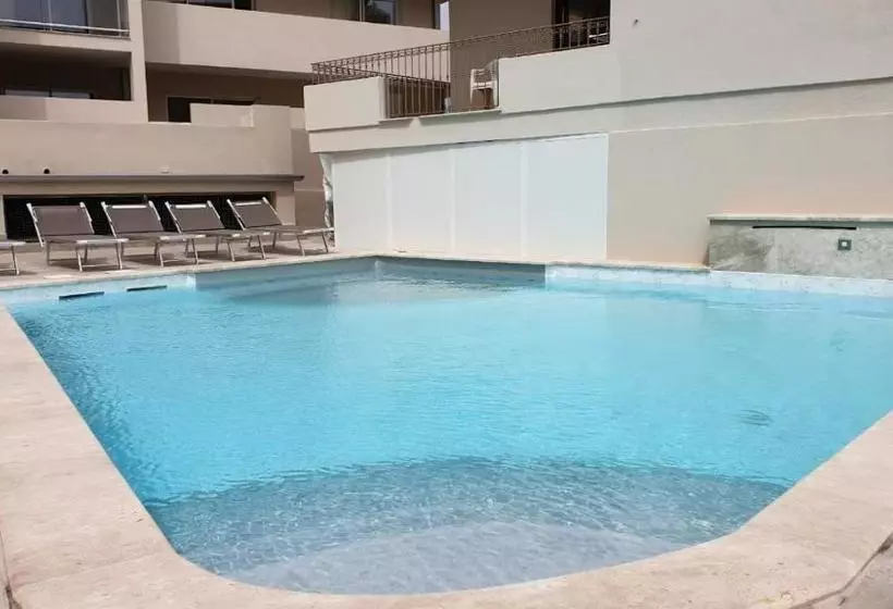 La Contessa Pool & Sea View