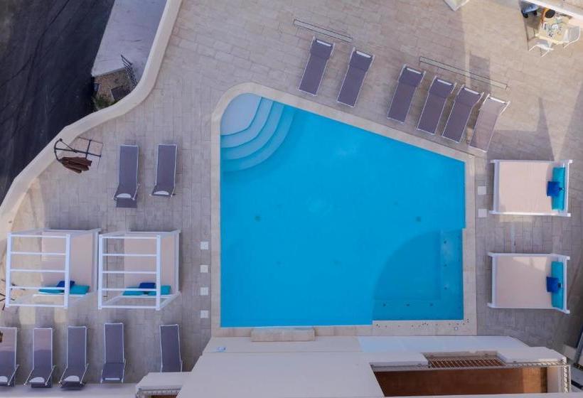 La Contessa Pool & Sea View