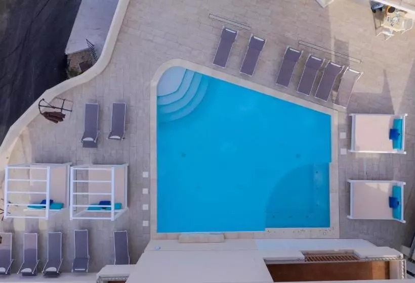 La Contessa Pool & Sea View