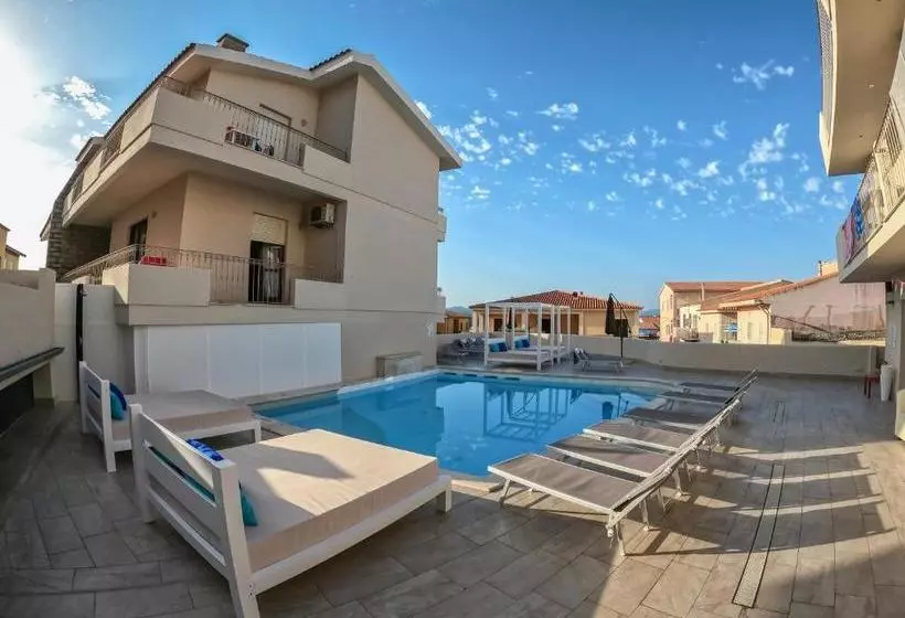 La Contessa Pool & Sea View