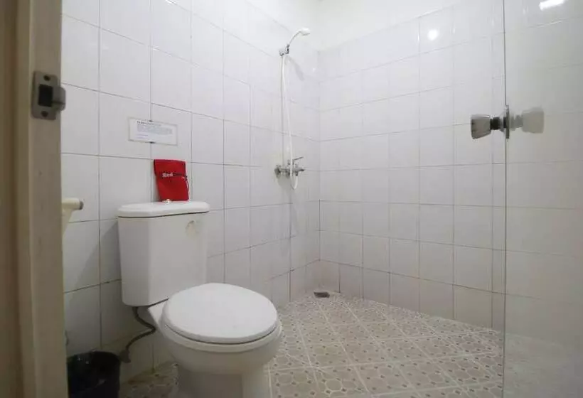 ペンション Reddoorz Plus At Jalan Gatot Subroto Jakarta