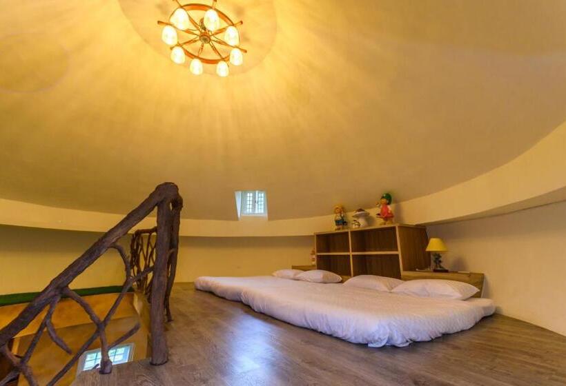 تختخواب و صبحانه Mushroom Forest Guesthouse Camping Site