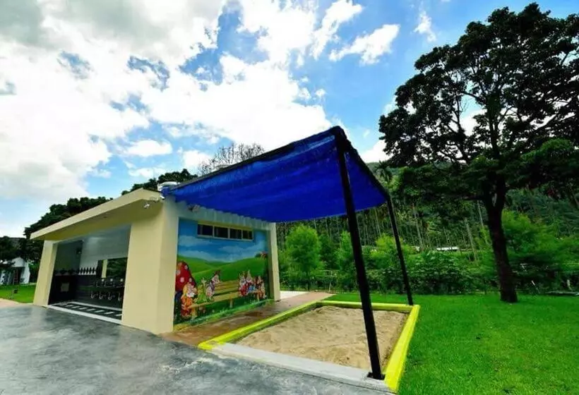 تختخواب و صبحانه Mushroom Forest Guesthouse Camping Site