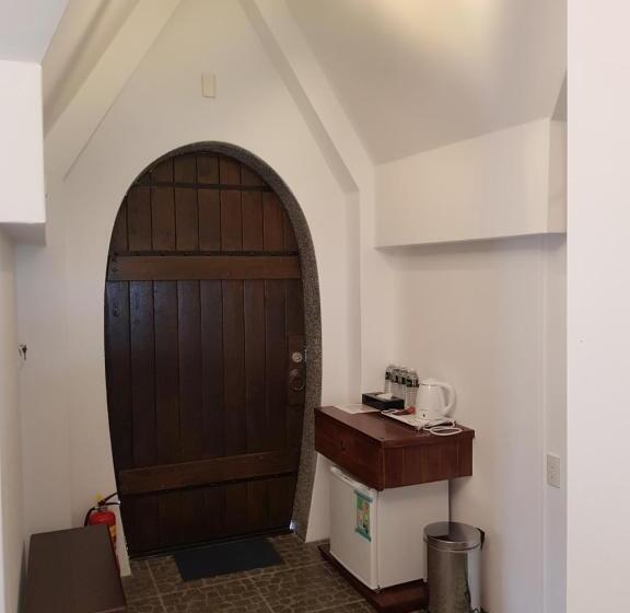 تختخواب و صبحانه Mushroom Forest Guesthouse Camping Site