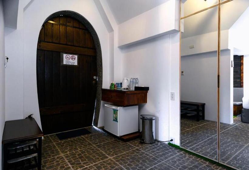 تختخواب و صبحانه Mushroom Forest Guesthouse Camping Site