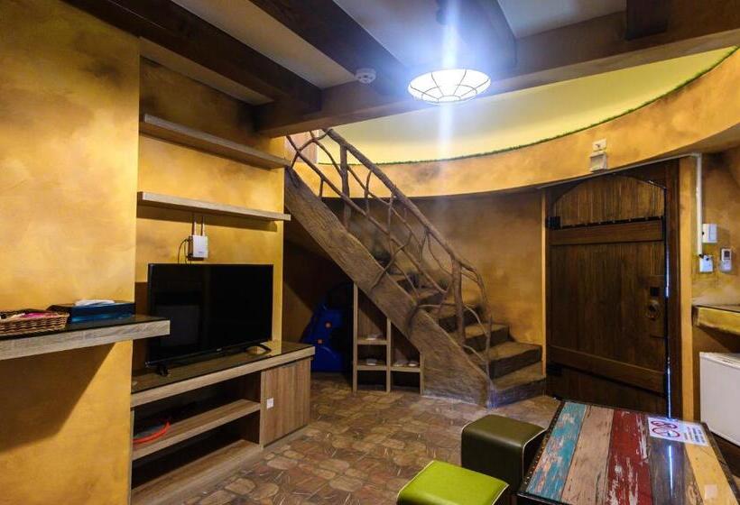 تختخواب و صبحانه Mushroom Forest Guesthouse Camping Site