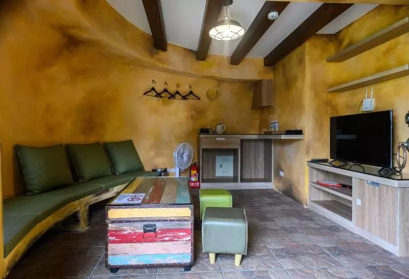تختخواب و صبحانه Mushroom Forest Guesthouse Camping Site