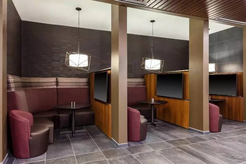 هتل Courtyard By Marriott Indianapolis Westspeedway