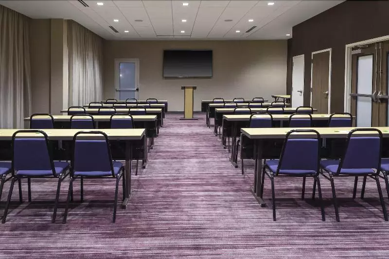 هتل Courtyard By Marriott Indianapolis Westspeedway
