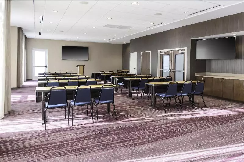 هتل Courtyard By Marriott Indianapolis Westspeedway