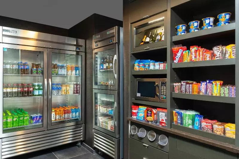 هتل Courtyard By Marriott Indianapolis Westspeedway