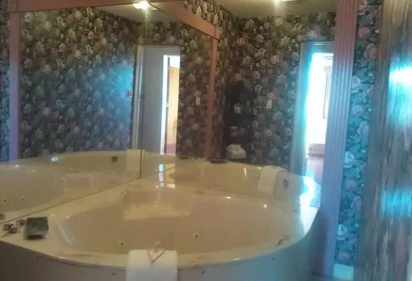 モーテル The Razorback Lodge