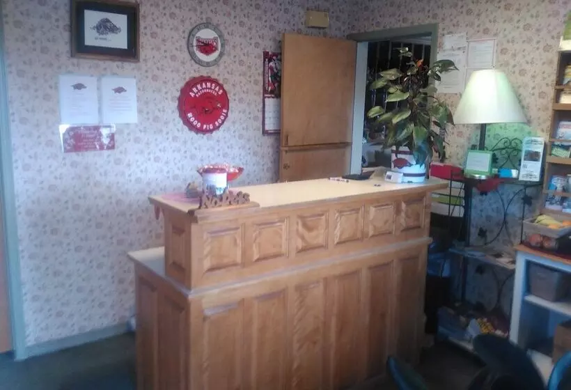 モーテル The Razorback Lodge