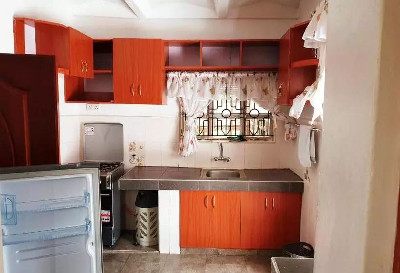 پانسیون Merinja Guest House