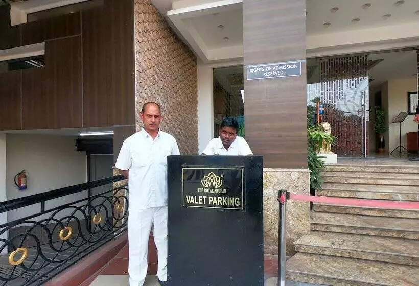Hotel The Royal Phular