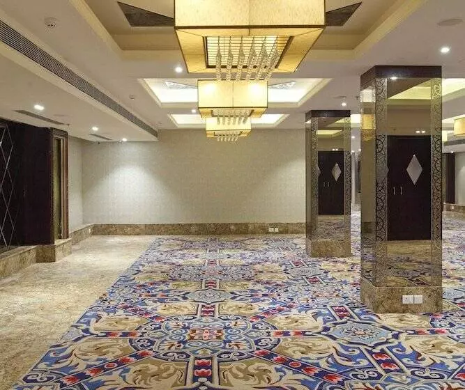 Hotel The Royal Phular