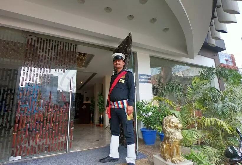 Hotel The Royal Phular