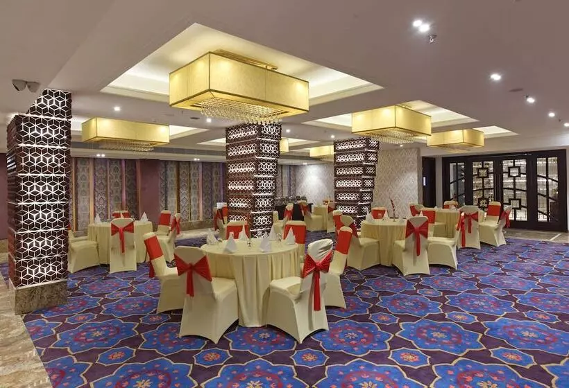 Hotel The Royal Phular