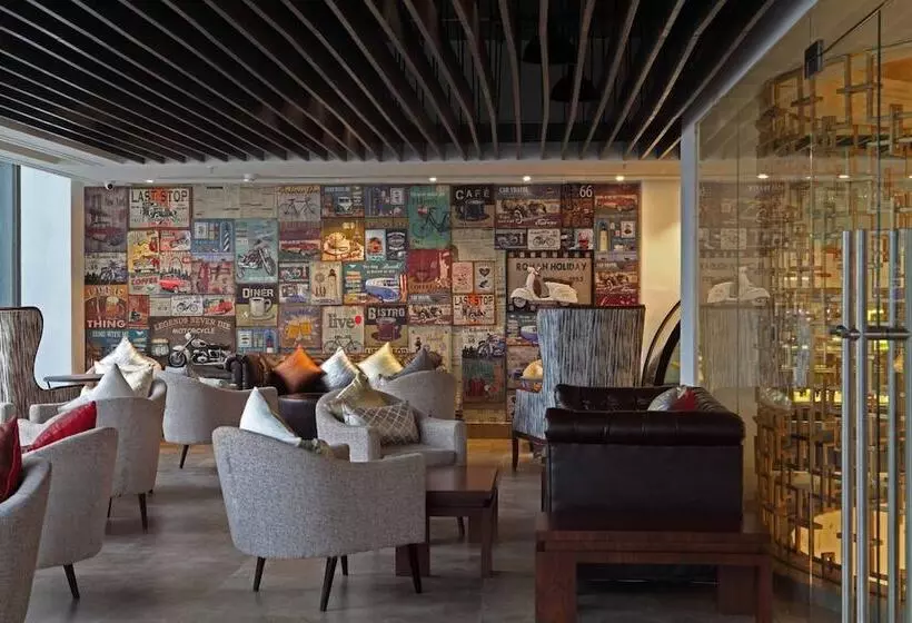 Hotel The Royal Phular