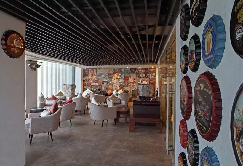 Hotel The Royal Phular