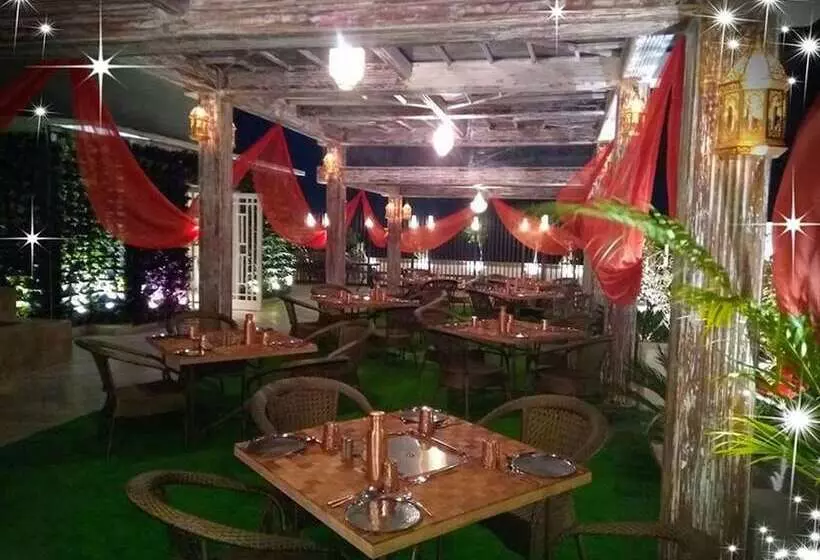 Hotel The Royal Phular