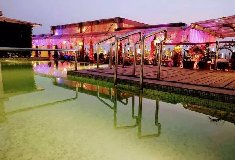 Hotel The Royal Phular