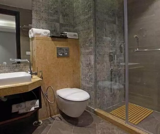 Hotel The Royal Phular