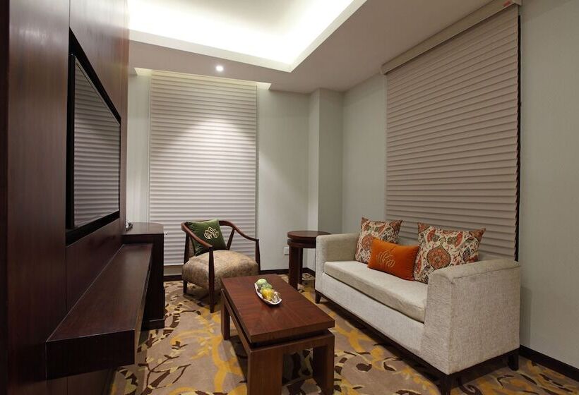 Отель The Royal Phular