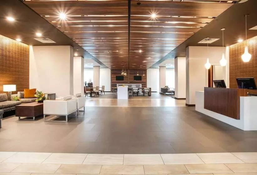 هتل Wingate By Wyndham Denver Airport